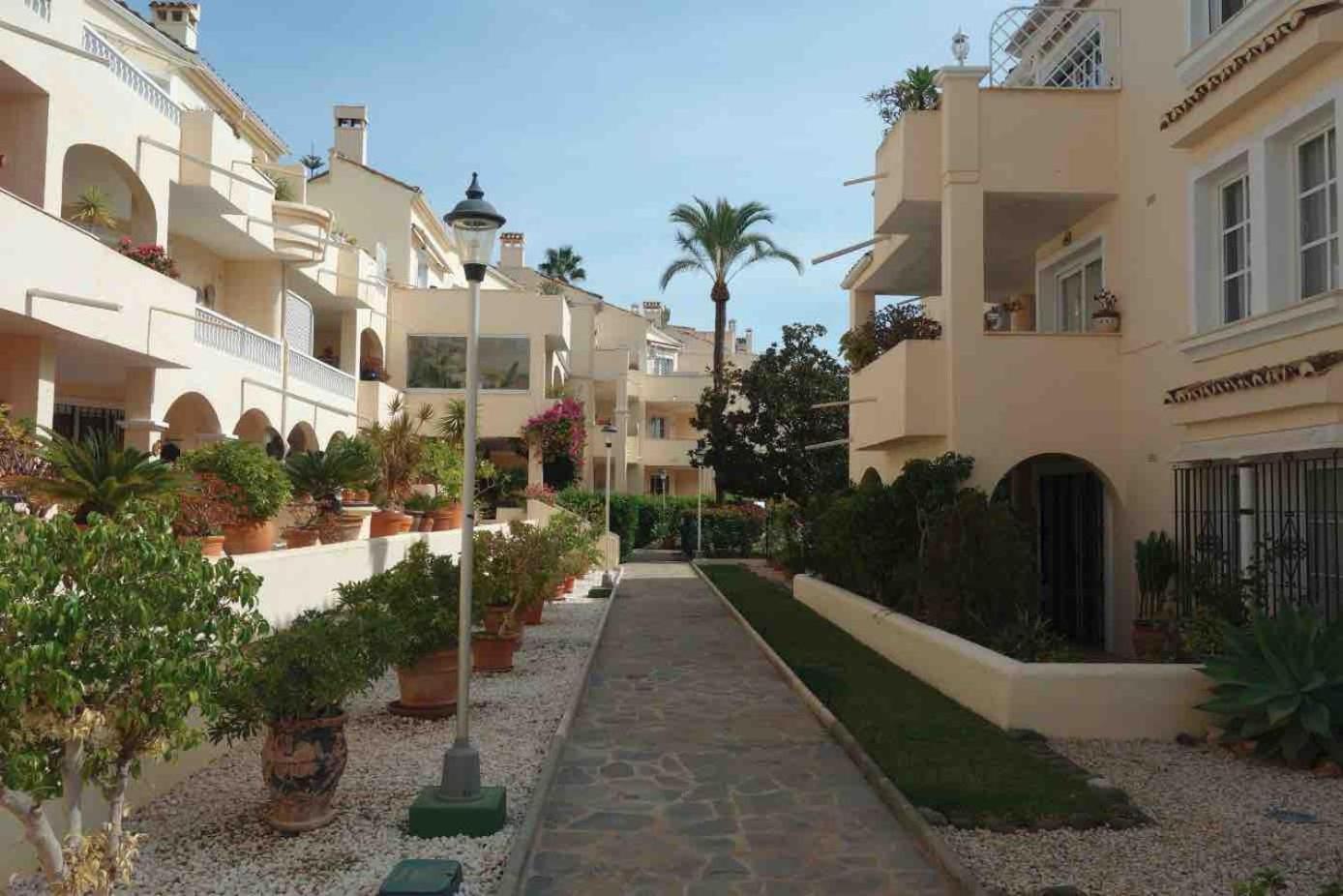 Apartment In El Paraiso - Near Puerto Banus Estepona Exterior photo