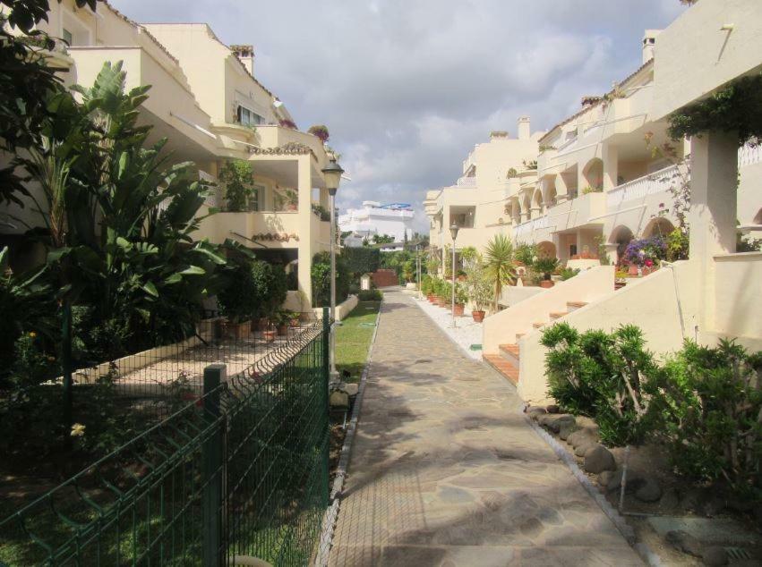 Apartment In El Paraiso - Near Puerto Banus Estepona Exterior photo